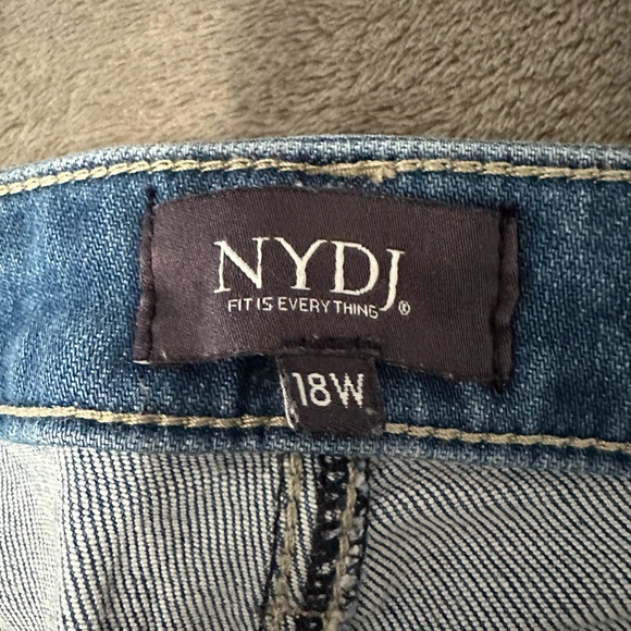 Classic Blue Women's Jeans - Picture 2 of 5